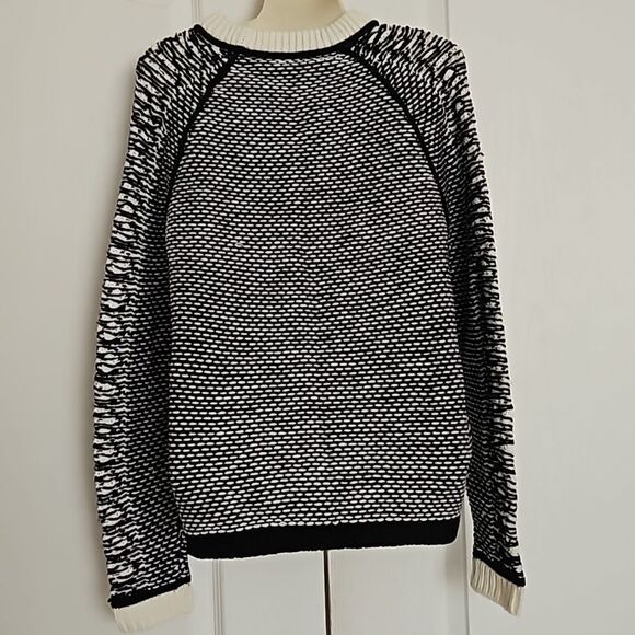 Lord & Taylor Knitted Crew Neck Long Sleeves Sweater Small Black & White - Picture 4 of 16
